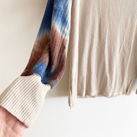 weekend Suzanne Betro Ribbed Tie Dye Sleeved Top - Picture 3 of 8